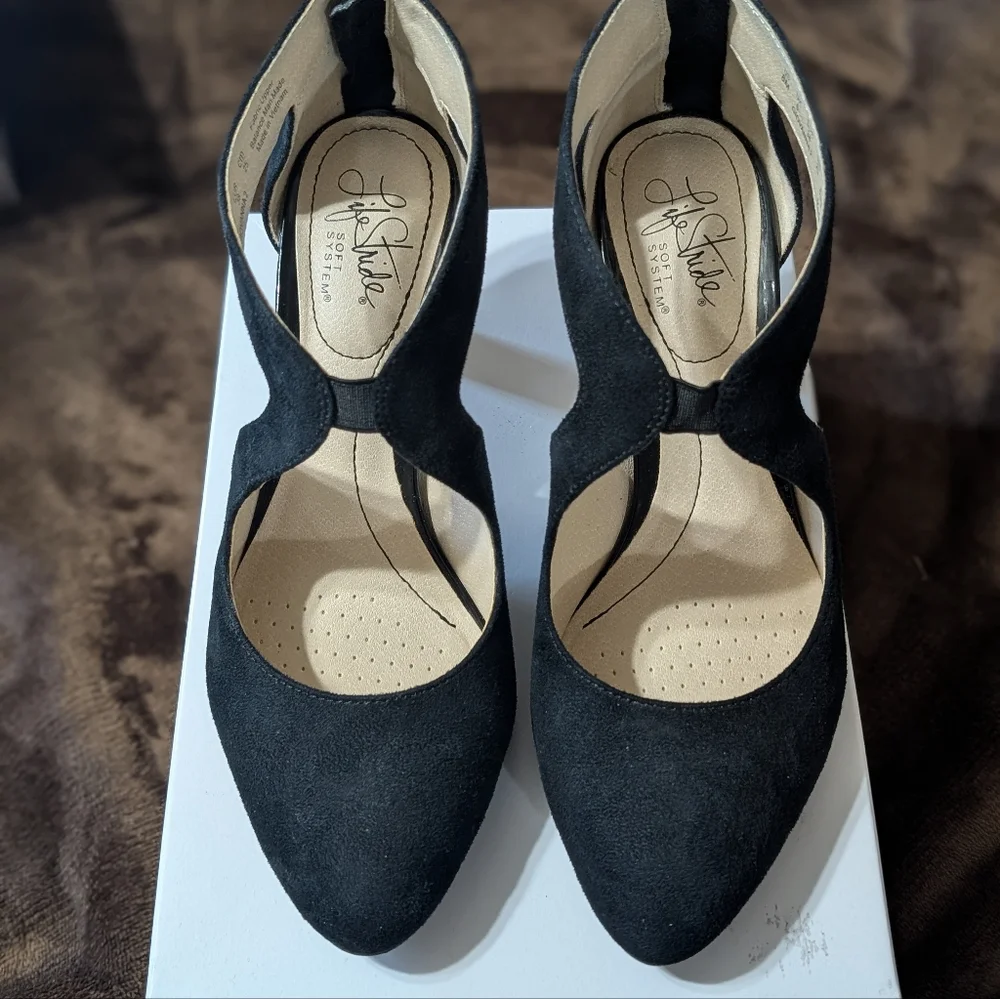 Life Stride Black Pointed Toe Cutout Heels